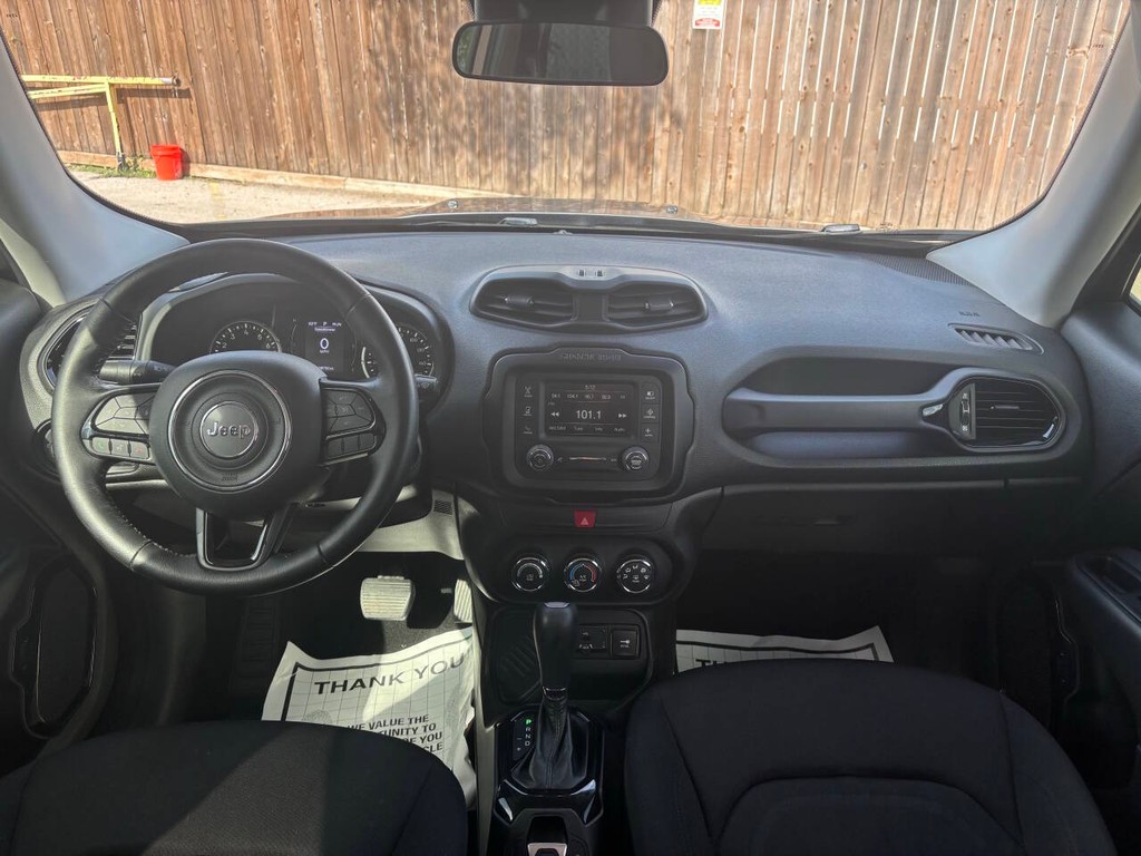 Jeep Renegade Vehicle Full-screen Gallery Image 19