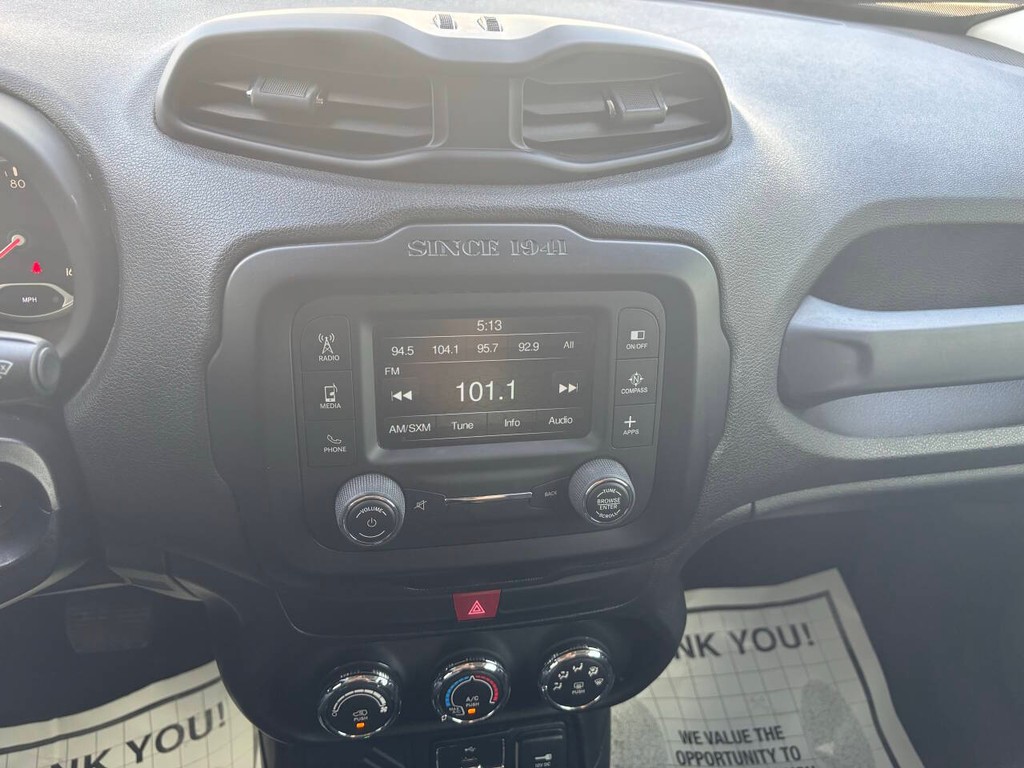 Jeep Renegade Vehicle Full-screen Gallery Image 20