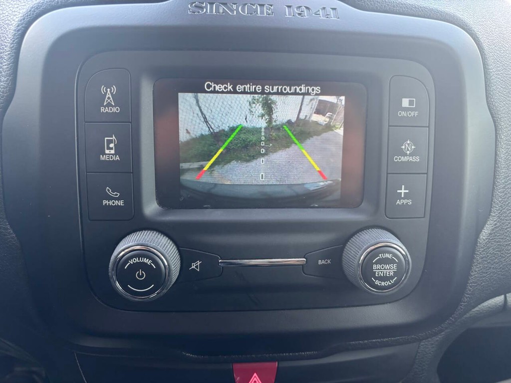 Jeep Renegade Vehicle Full-screen Gallery Image 21