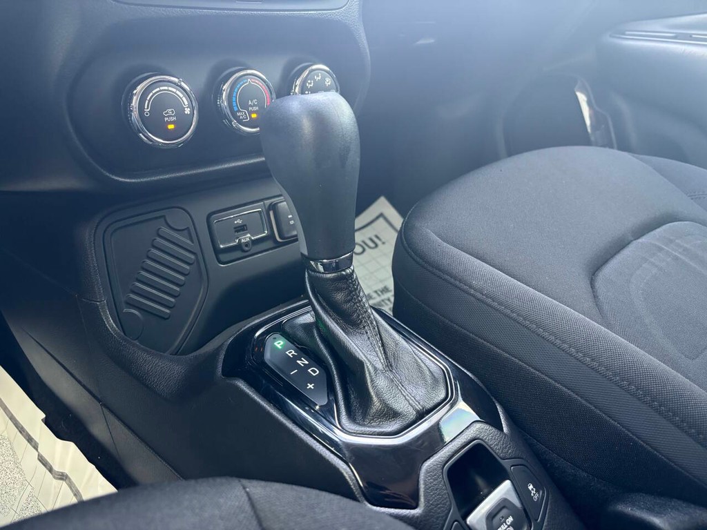 Jeep Renegade Vehicle Full-screen Gallery Image 22