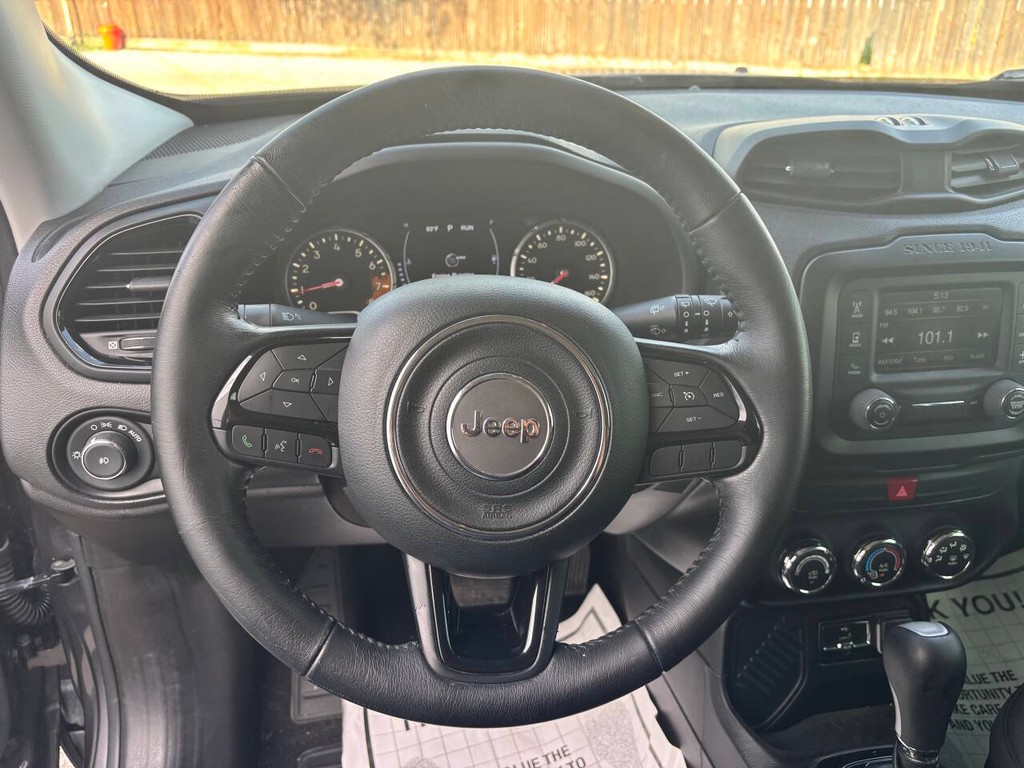Jeep Renegade Vehicle Full-screen Gallery Image 23
