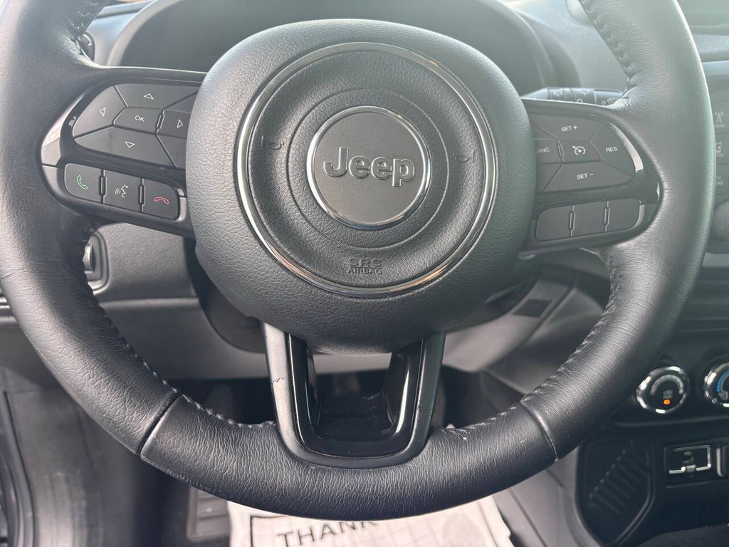 Jeep Renegade Vehicle Full-screen Gallery Image 24