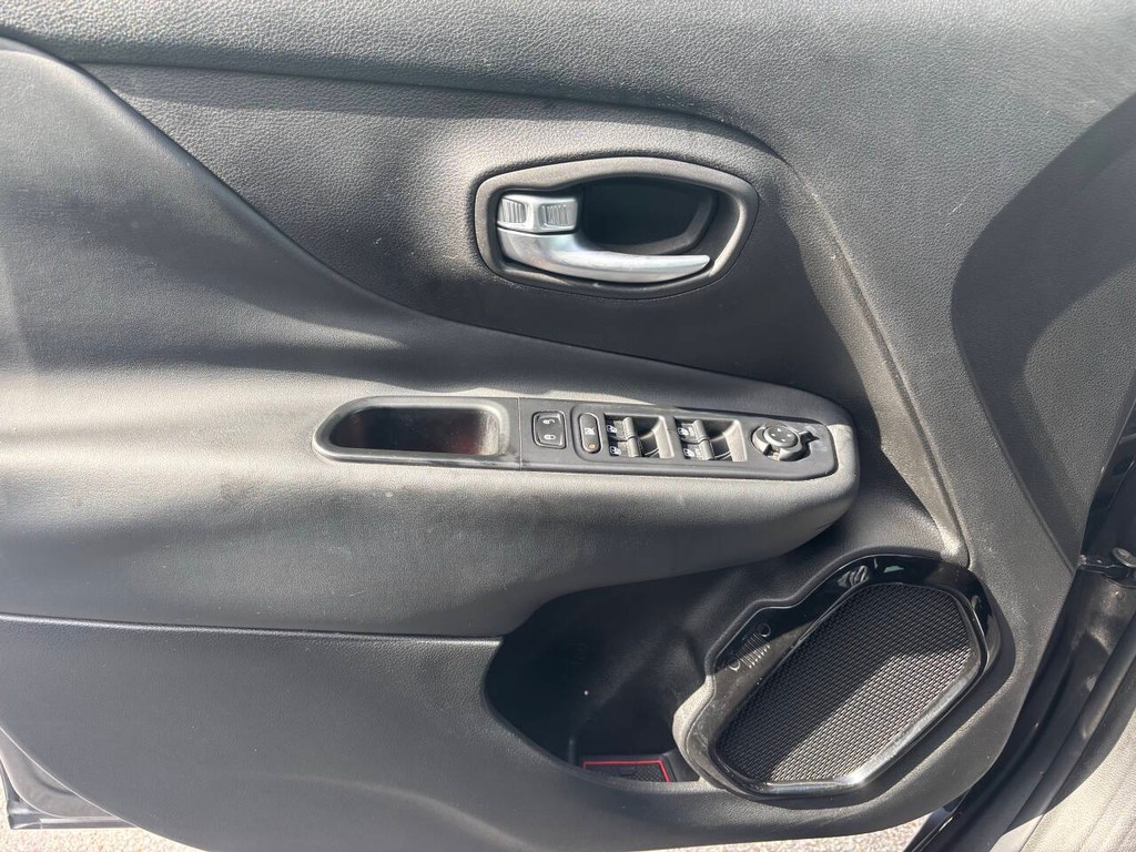 Jeep Renegade Vehicle Full-screen Gallery Image 25