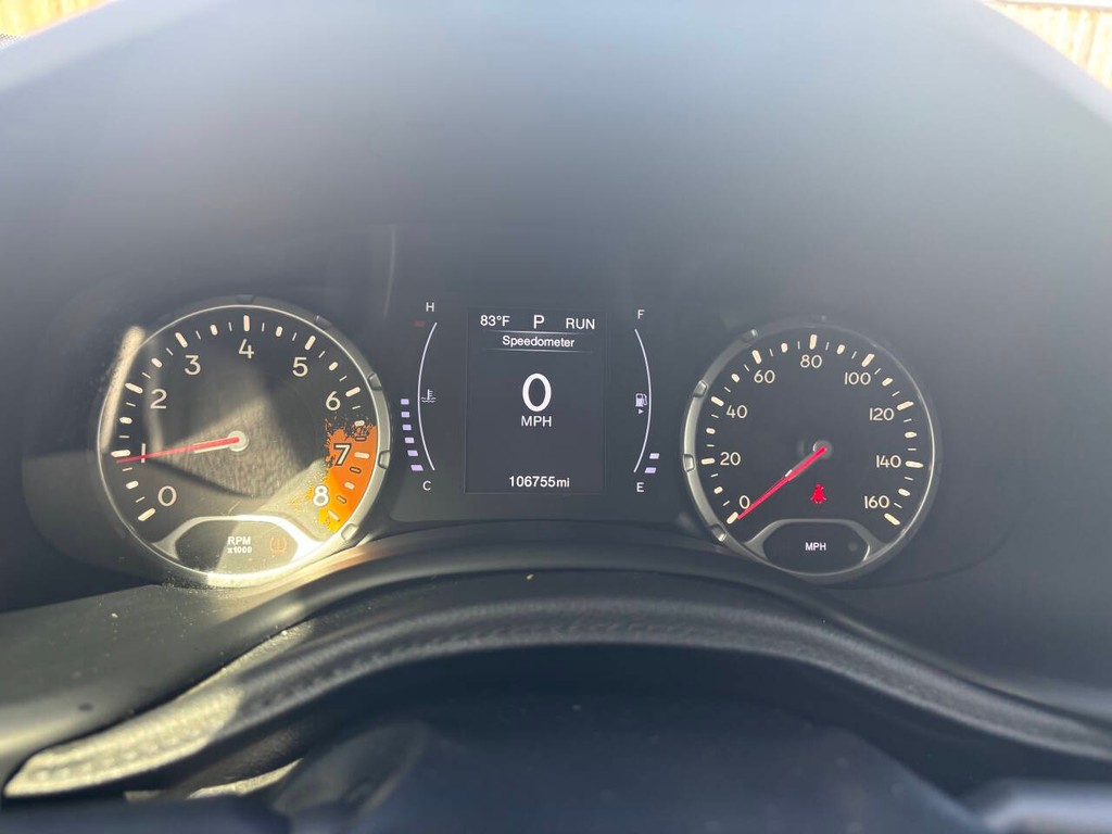 Jeep Renegade Vehicle Full-screen Gallery Image 26