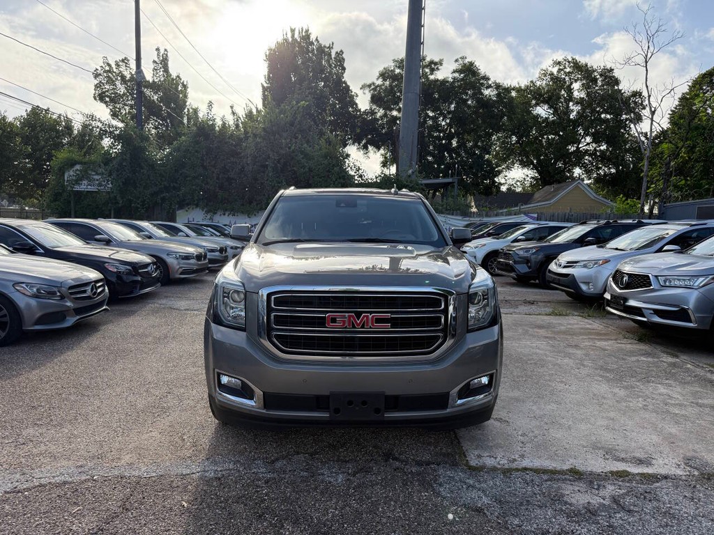 GMC Yukon Vehicle Full-screen Gallery Image 03