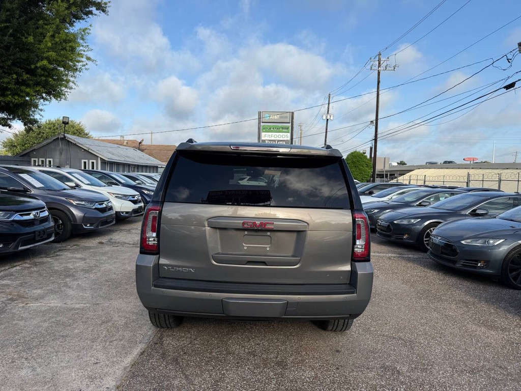 GMC Yukon Vehicle Full-screen Gallery Image 06