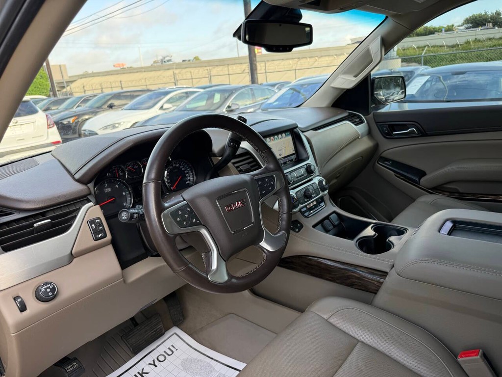 GMC Yukon Vehicle Full-screen Gallery Image 08