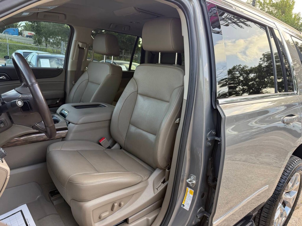 GMC Yukon Vehicle Full-screen Gallery Image 09