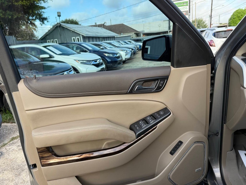GMC Yukon Vehicle Full-screen Gallery Image 10