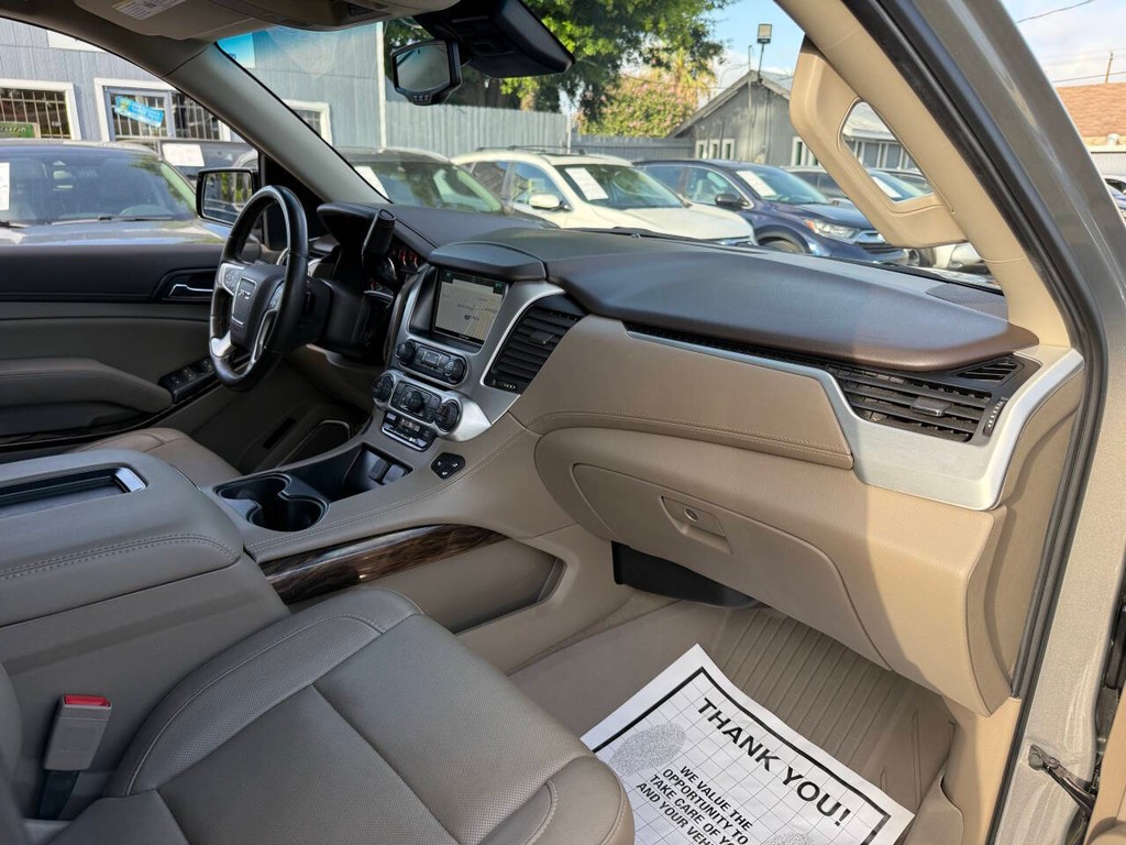 GMC Yukon Vehicle Full-screen Gallery Image 11