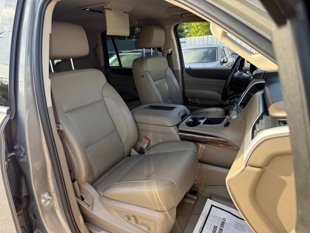 GMC Yukon Vehicle Full-screen Gallery Image 12