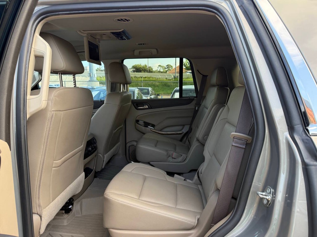GMC Yukon Vehicle Full-screen Gallery Image 14