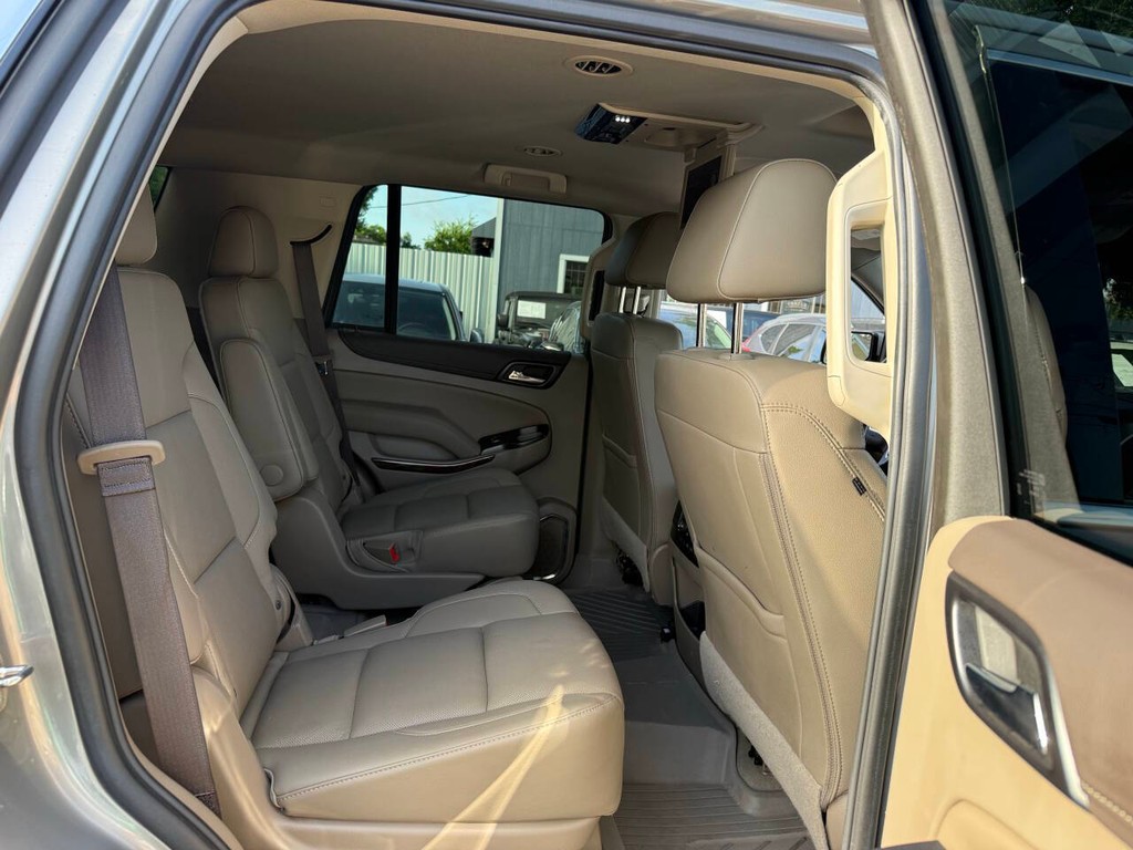 GMC Yukon Vehicle Full-screen Gallery Image 15