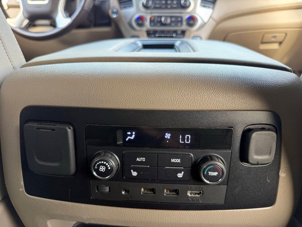 GMC Yukon Vehicle Full-screen Gallery Image 18