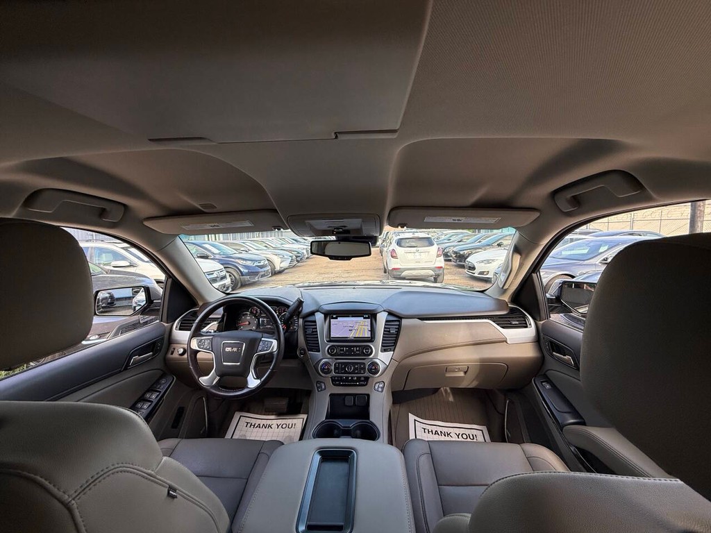 GMC Yukon Vehicle Full-screen Gallery Image 19