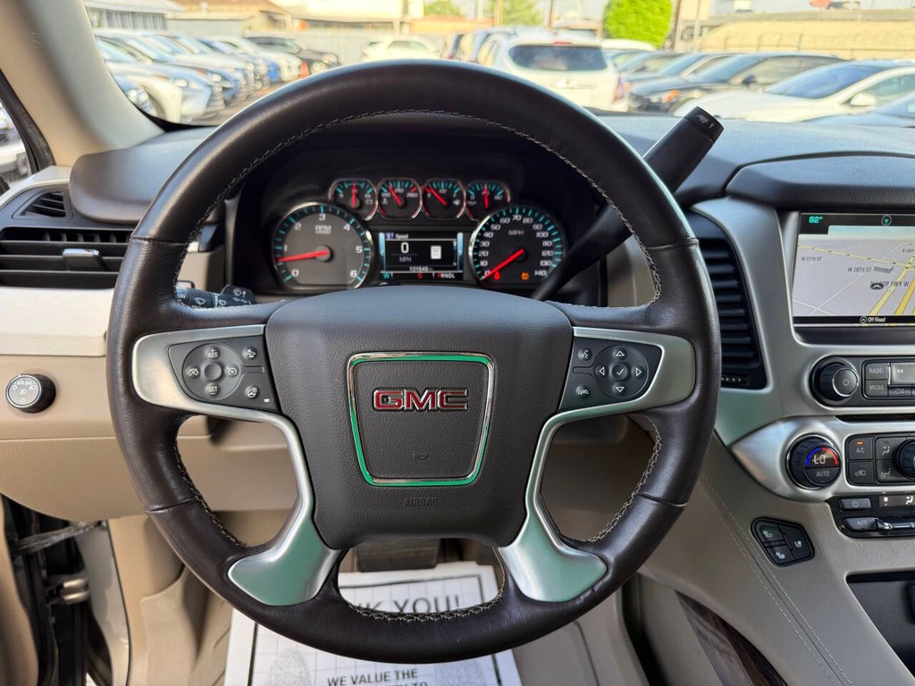 GMC Yukon Vehicle Full-screen Gallery Image 23