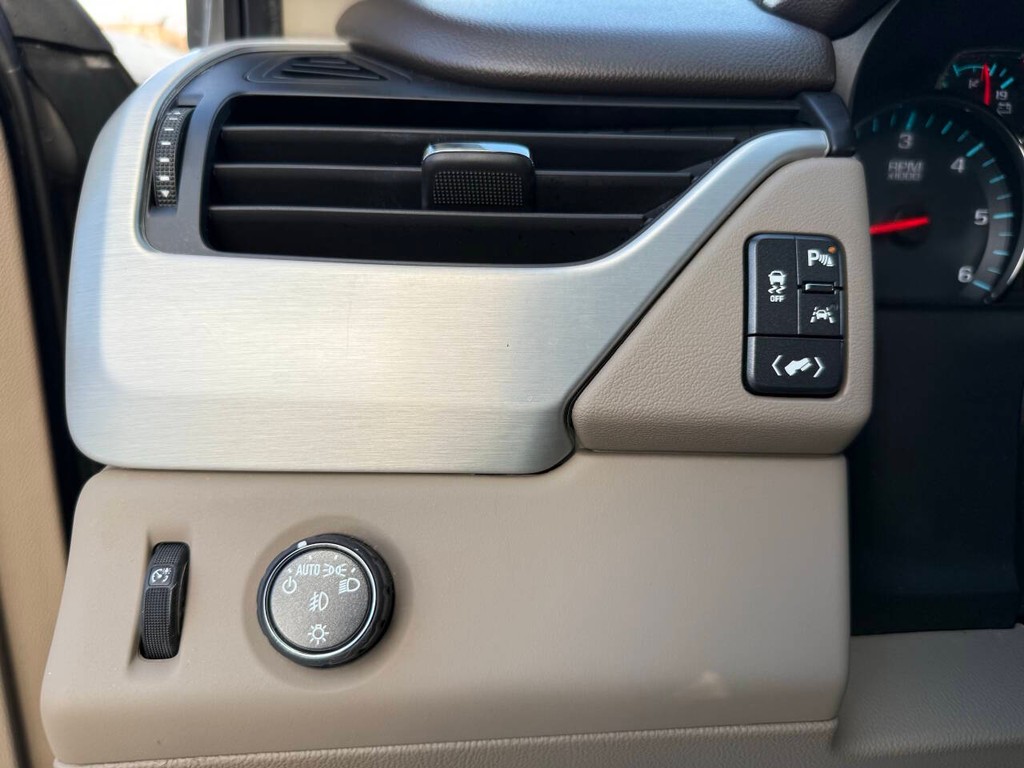 GMC Yukon Vehicle Full-screen Gallery Image 25