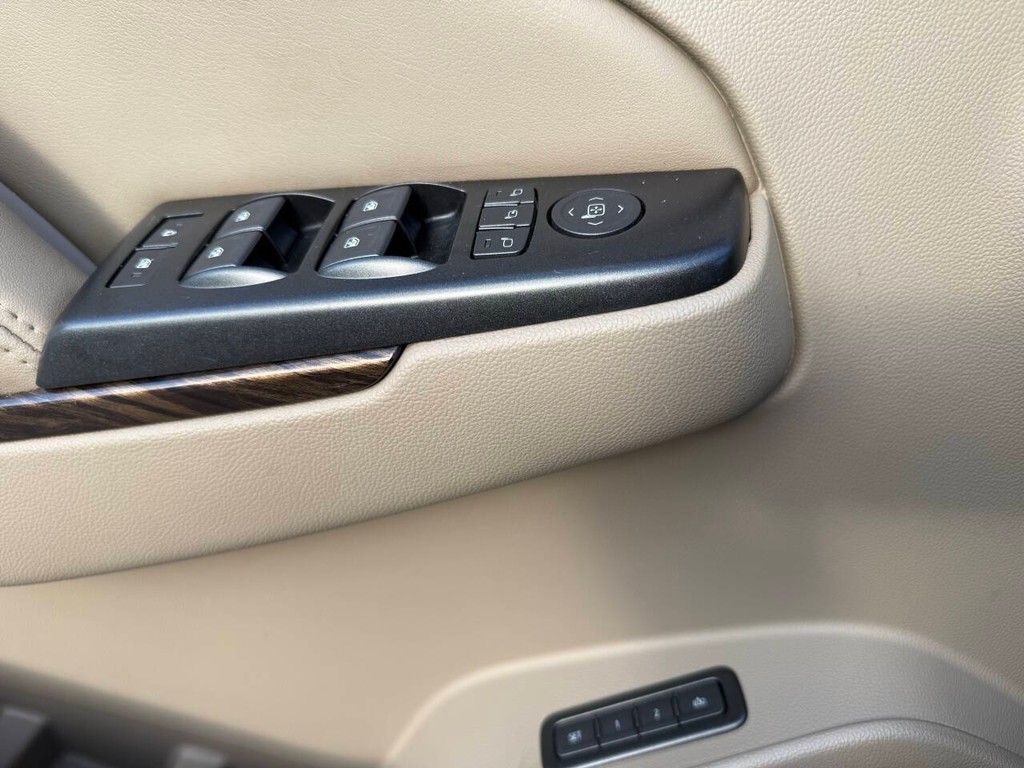 GMC Yukon Vehicle Full-screen Gallery Image 27