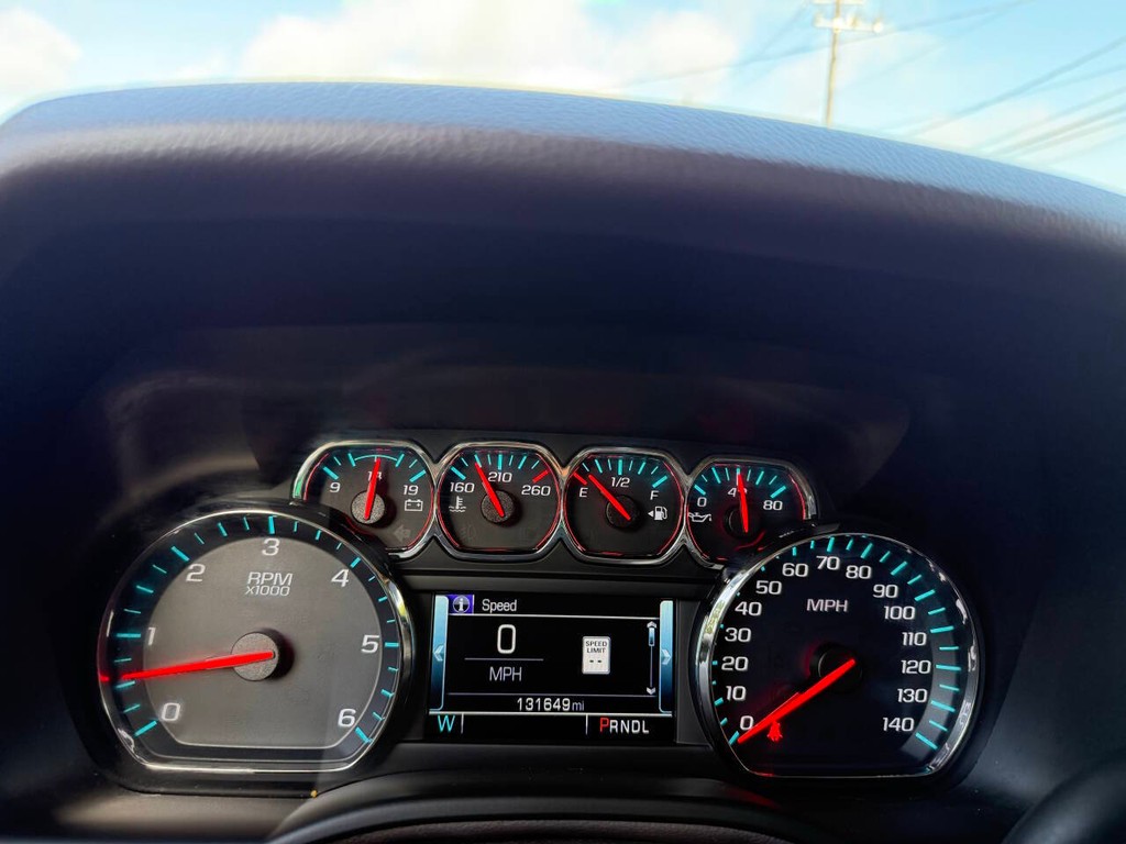 GMC Yukon Vehicle Full-screen Gallery Image 28