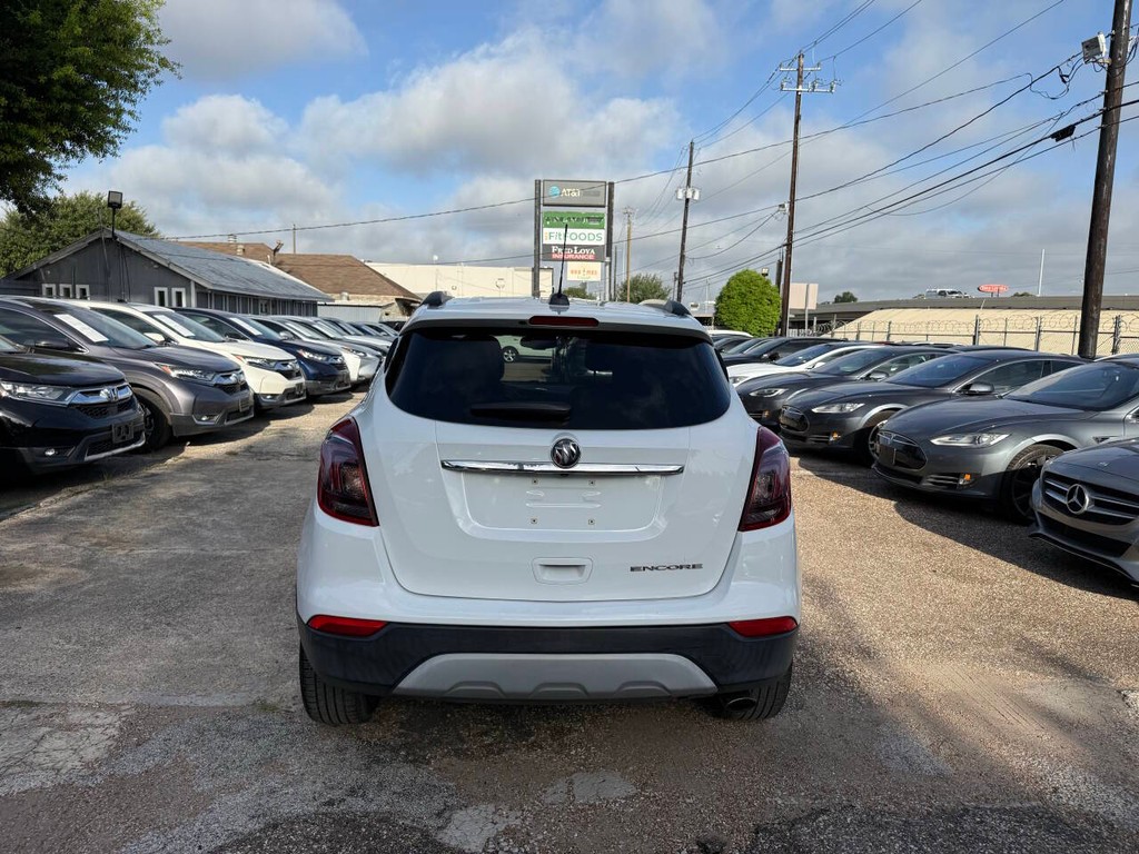 Buick Encore Vehicle Full-screen Gallery Image 06
