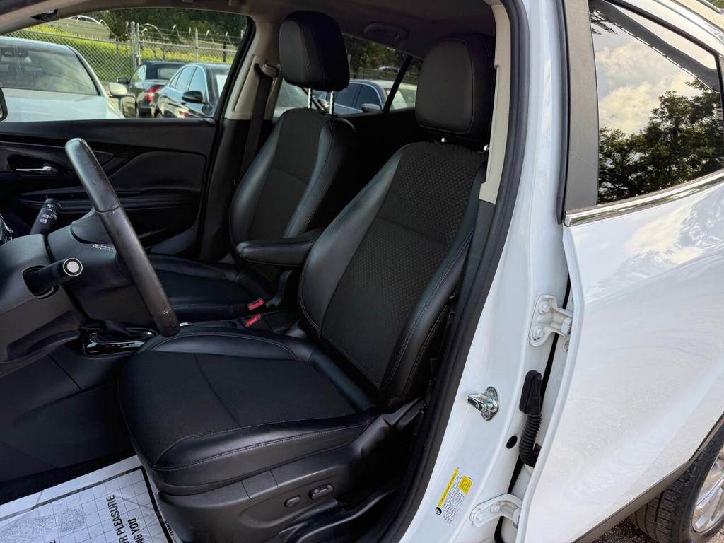Buick Encore Vehicle Full-screen Gallery Image 09