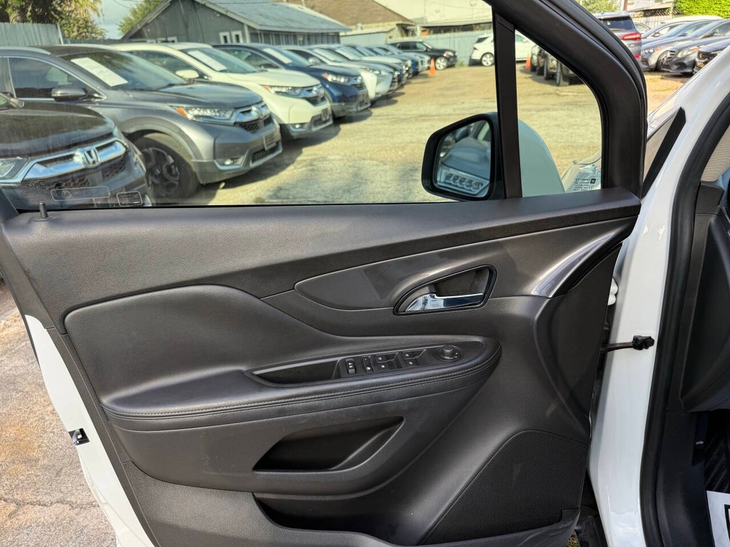 Buick Encore Vehicle Full-screen Gallery Image 10