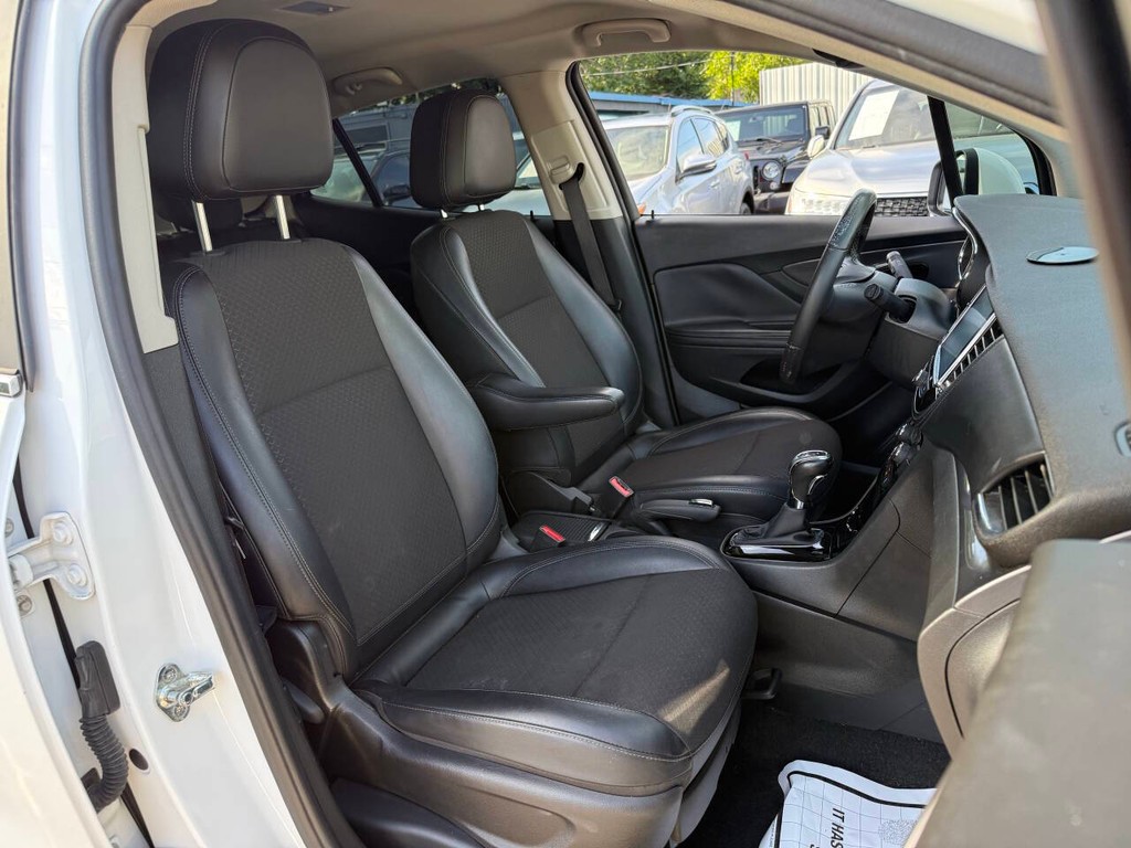 Buick Encore Vehicle Full-screen Gallery Image 12