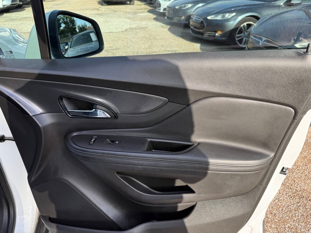 Buick Encore Vehicle Full-screen Gallery Image 13