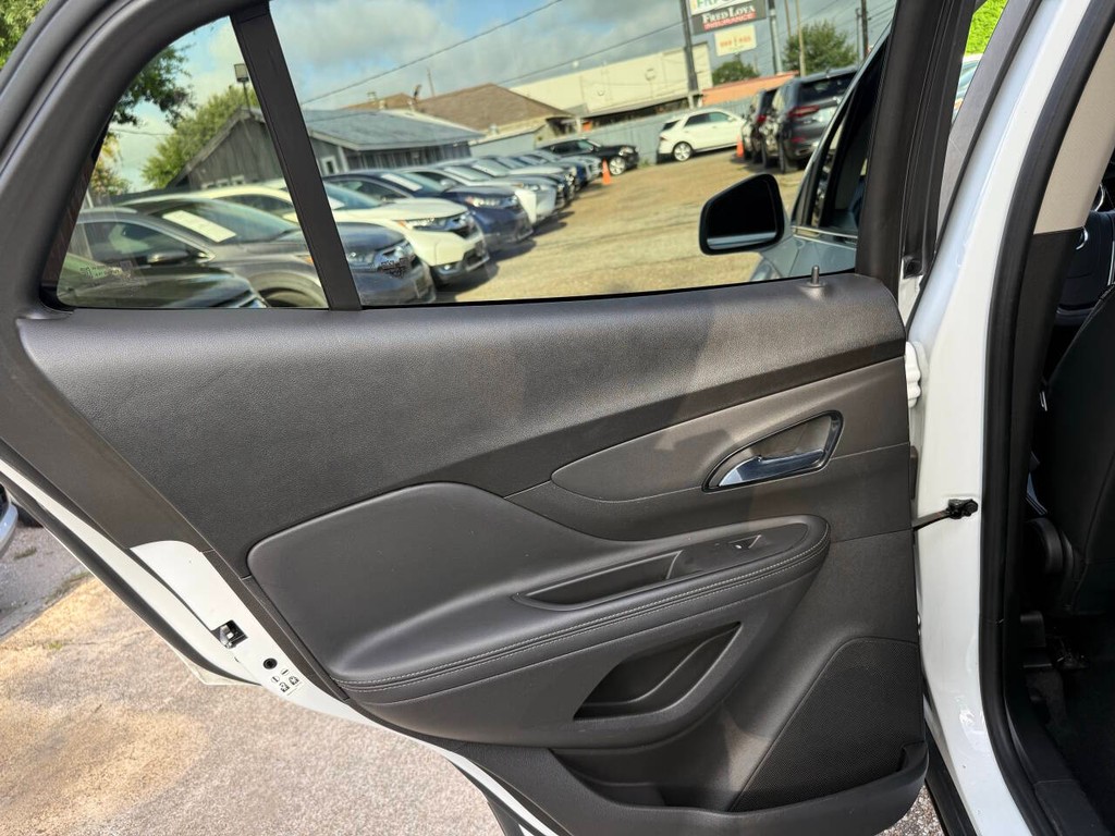 Buick Encore Vehicle Full-screen Gallery Image 15