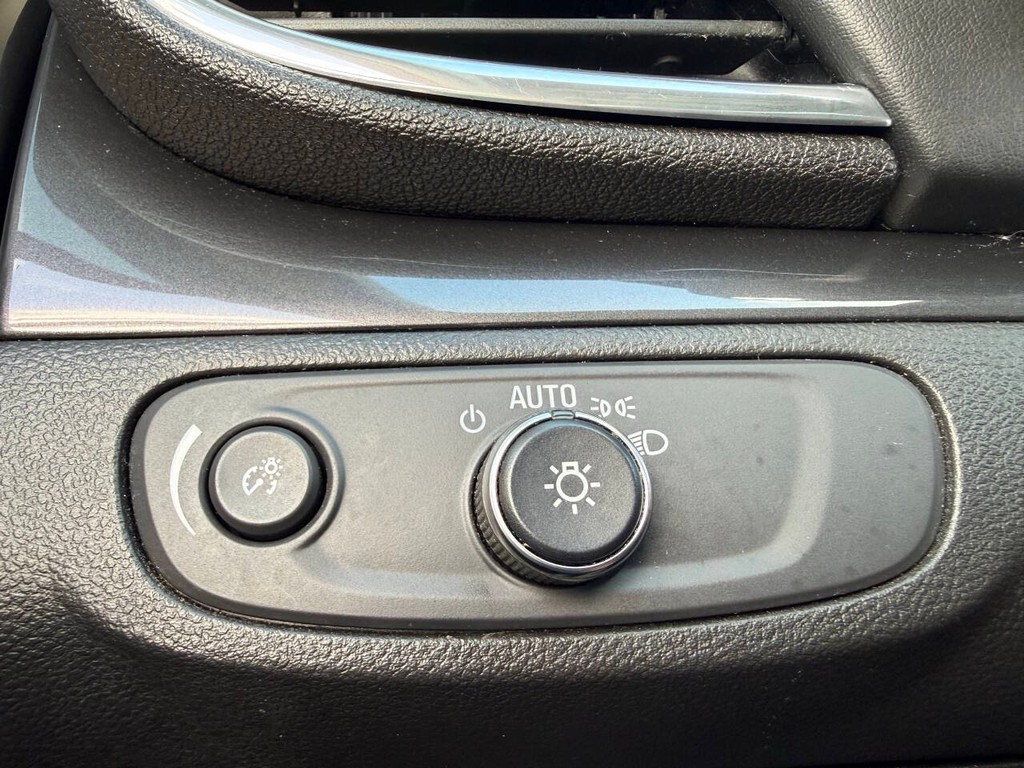 Buick Encore Vehicle Full-screen Gallery Image 24