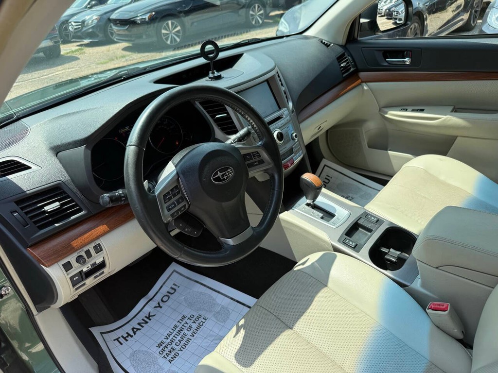 Subaru Outback Vehicle Full-screen Gallery Image 09