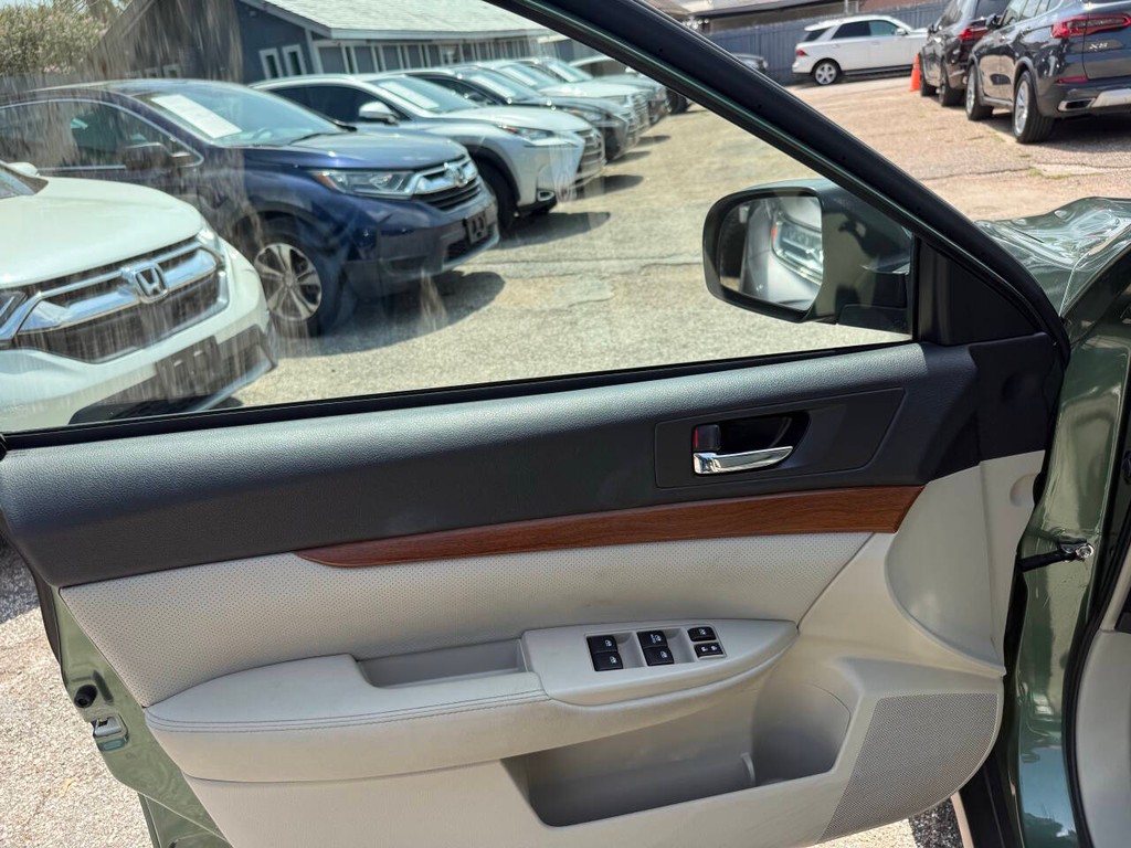 Subaru Outback Vehicle Full-screen Gallery Image 11