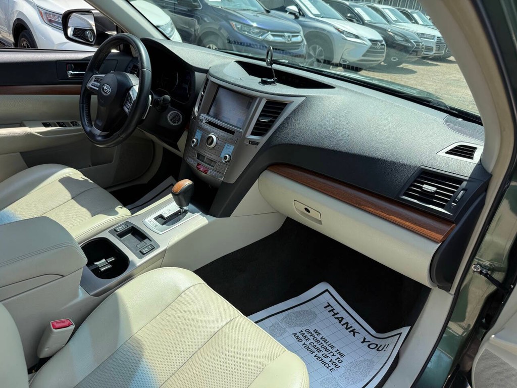 Subaru Outback Vehicle Full-screen Gallery Image 12