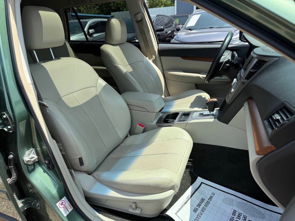 Subaru Outback Vehicle Full-screen Gallery Image 13