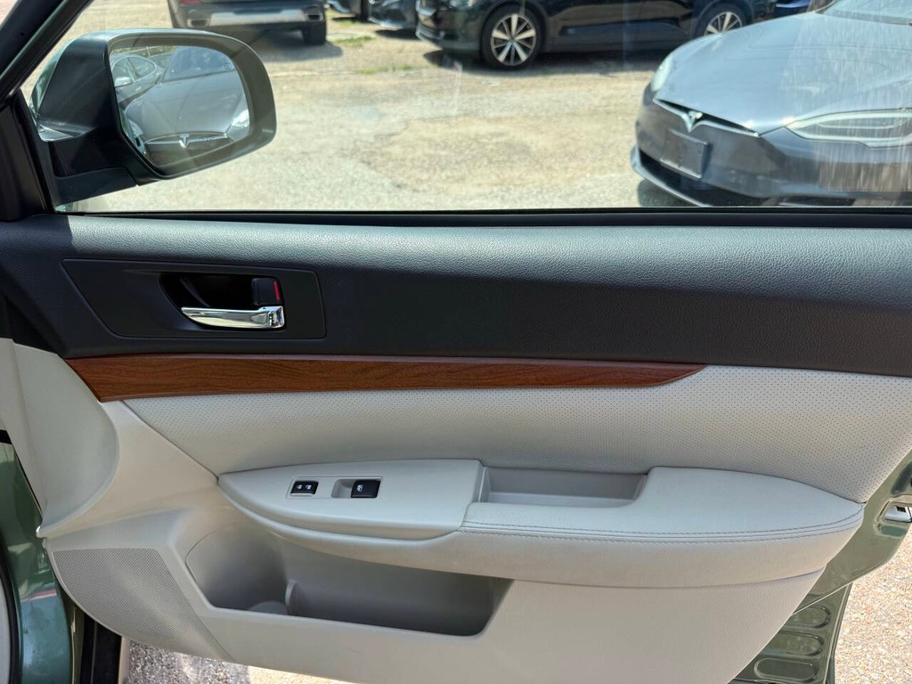 Subaru Outback Vehicle Full-screen Gallery Image 14