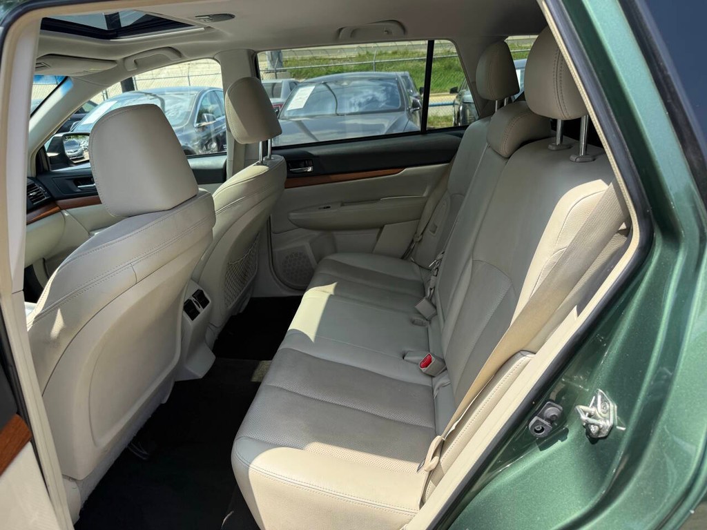 Subaru Outback Vehicle Full-screen Gallery Image 15