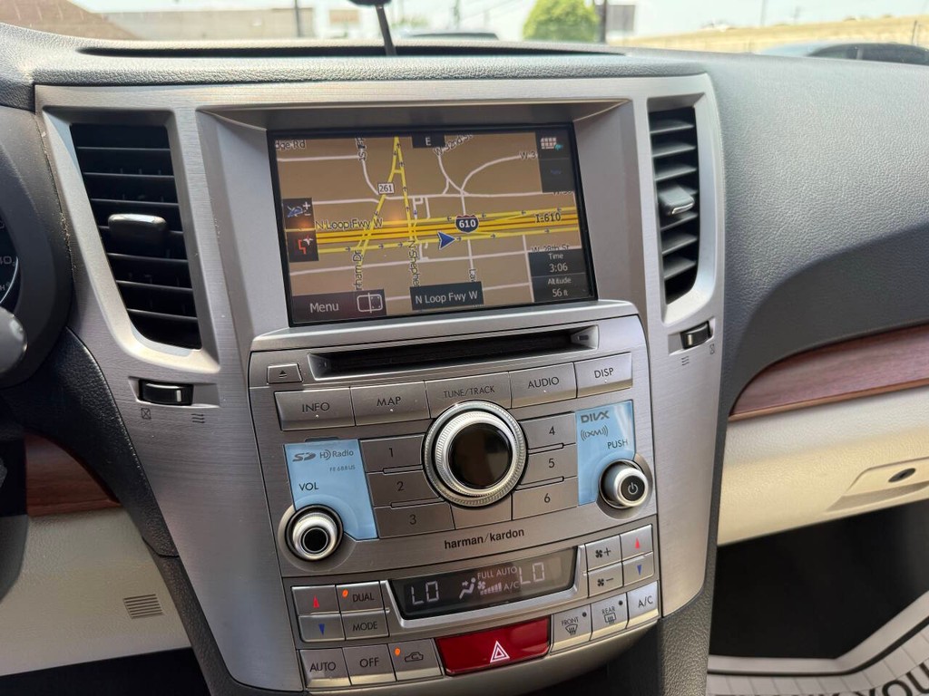 Subaru Outback Vehicle Full-screen Gallery Image 21