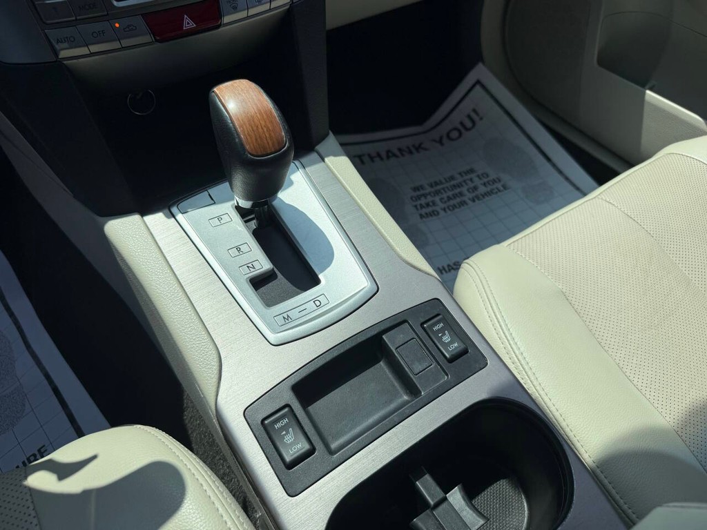 Subaru Outback Vehicle Full-screen Gallery Image 23