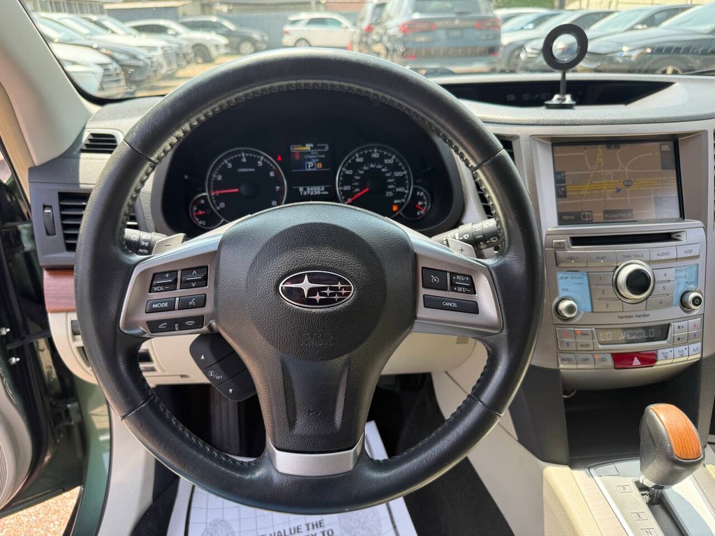 Subaru Outback Vehicle Full-screen Gallery Image 24