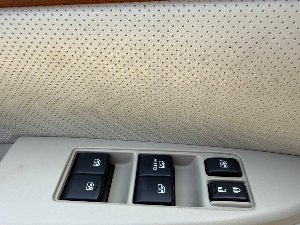 Subaru Outback Vehicle Full-screen Gallery Image 27