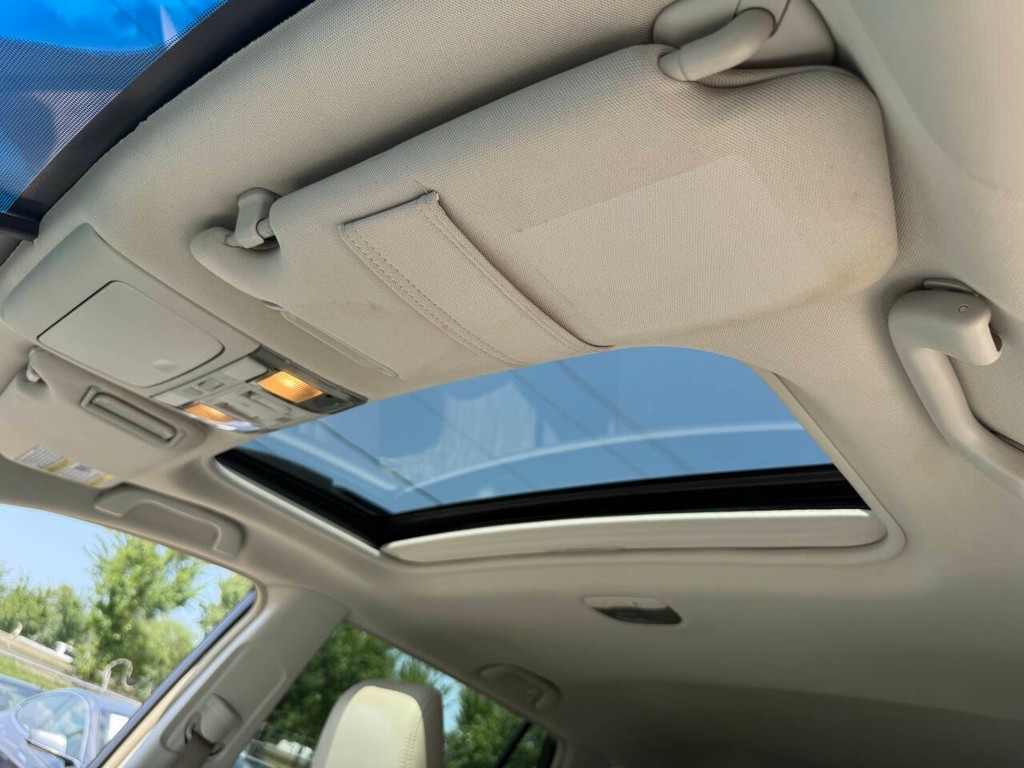 Subaru Outback Vehicle Full-screen Gallery Image 29