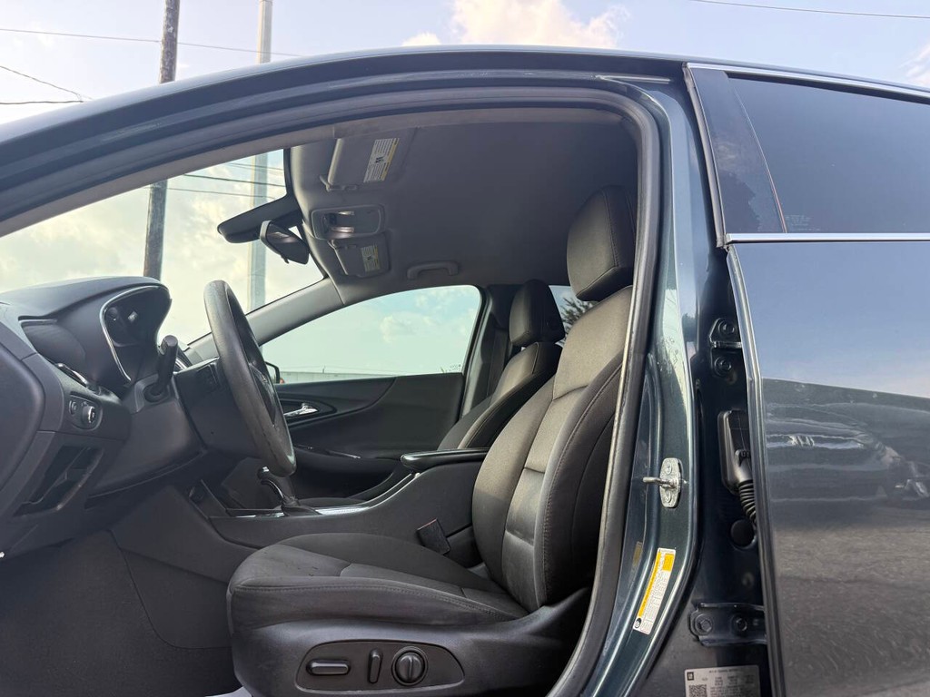 Chevrolet Malibu Vehicle Full-screen Gallery Image 10
