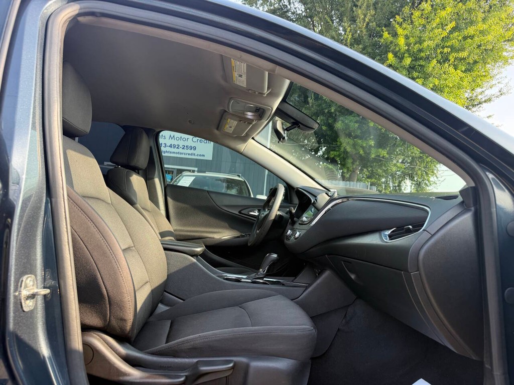 Chevrolet Malibu Vehicle Full-screen Gallery Image 13