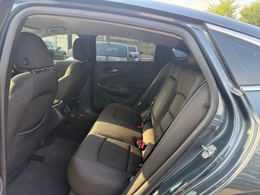 Chevrolet Malibu Vehicle Full-screen Gallery Image 15