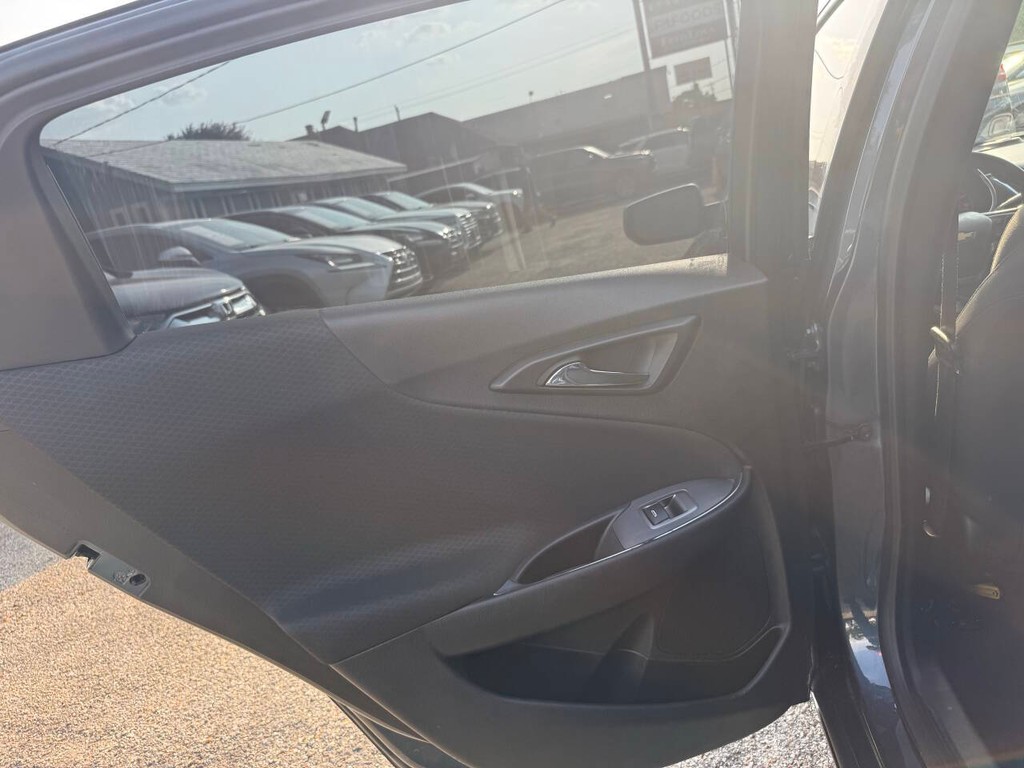 Chevrolet Malibu Vehicle Full-screen Gallery Image 16