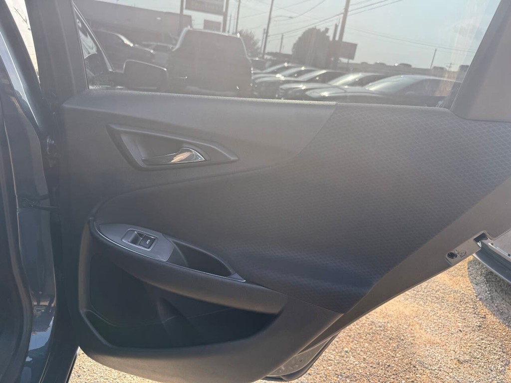Chevrolet Malibu Vehicle Full-screen Gallery Image 18