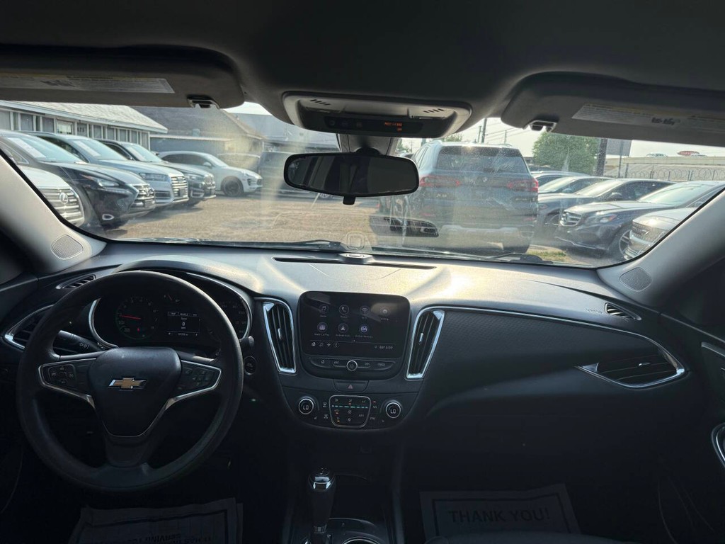 Chevrolet Malibu Vehicle Full-screen Gallery Image 19