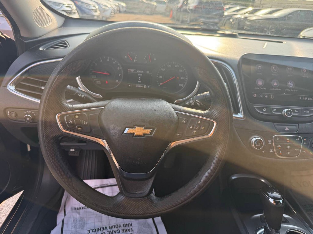 Chevrolet Malibu Vehicle Full-screen Gallery Image 23