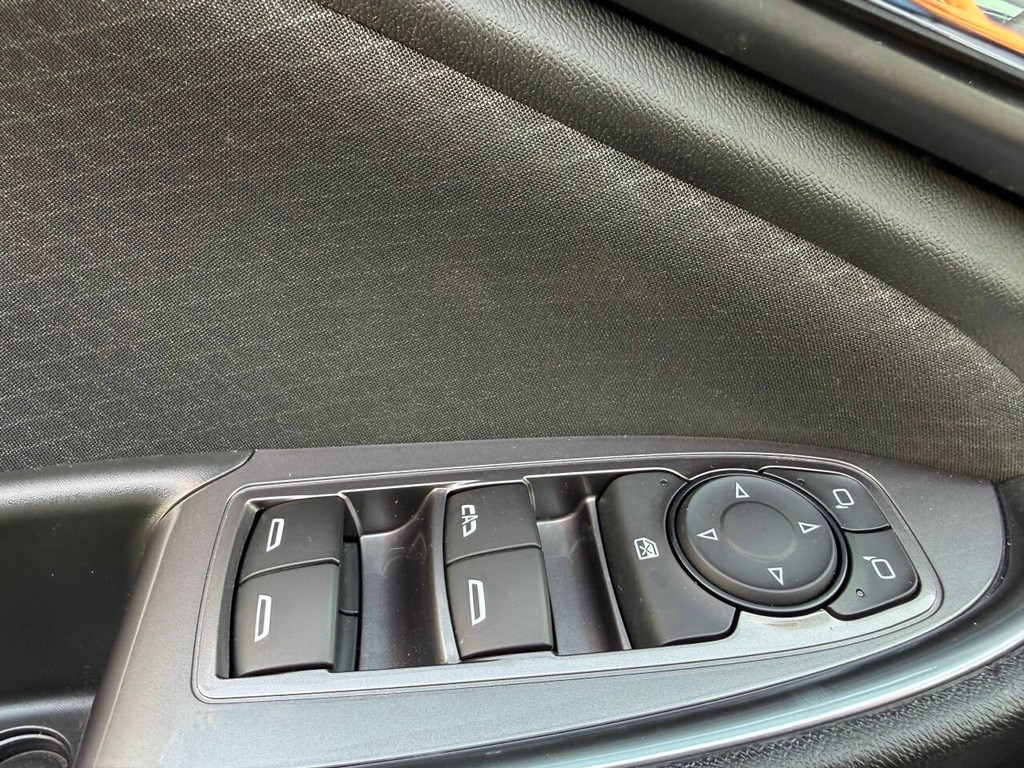 Chevrolet Malibu Vehicle Full-screen Gallery Image 25