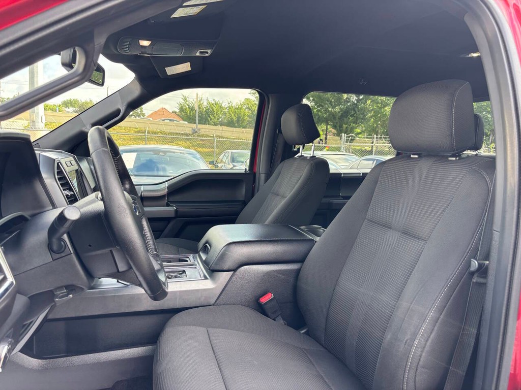 Ford F-150 Vehicle Full-screen Gallery Image 09